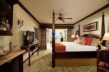 Grand Pineapple Montego Bay Hotel 3*,  Jamaica