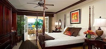 Grand Pineapple Montego Bay Hotel